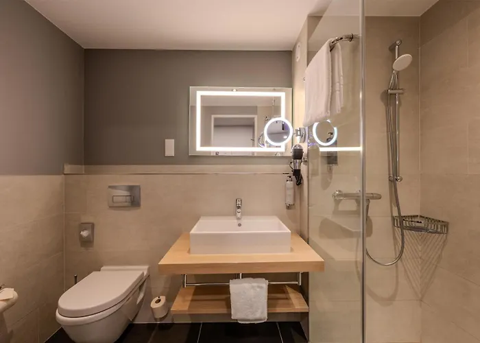 Hotel Premier Airport 3*