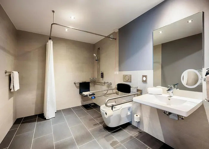 فندق Premier Airport 3*