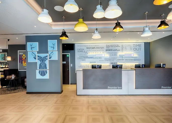 فندق Premier Airport 3*